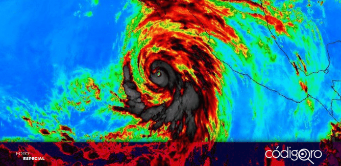 Huracán Hilary se intensifica a categoría 4 rumbo a Baja California