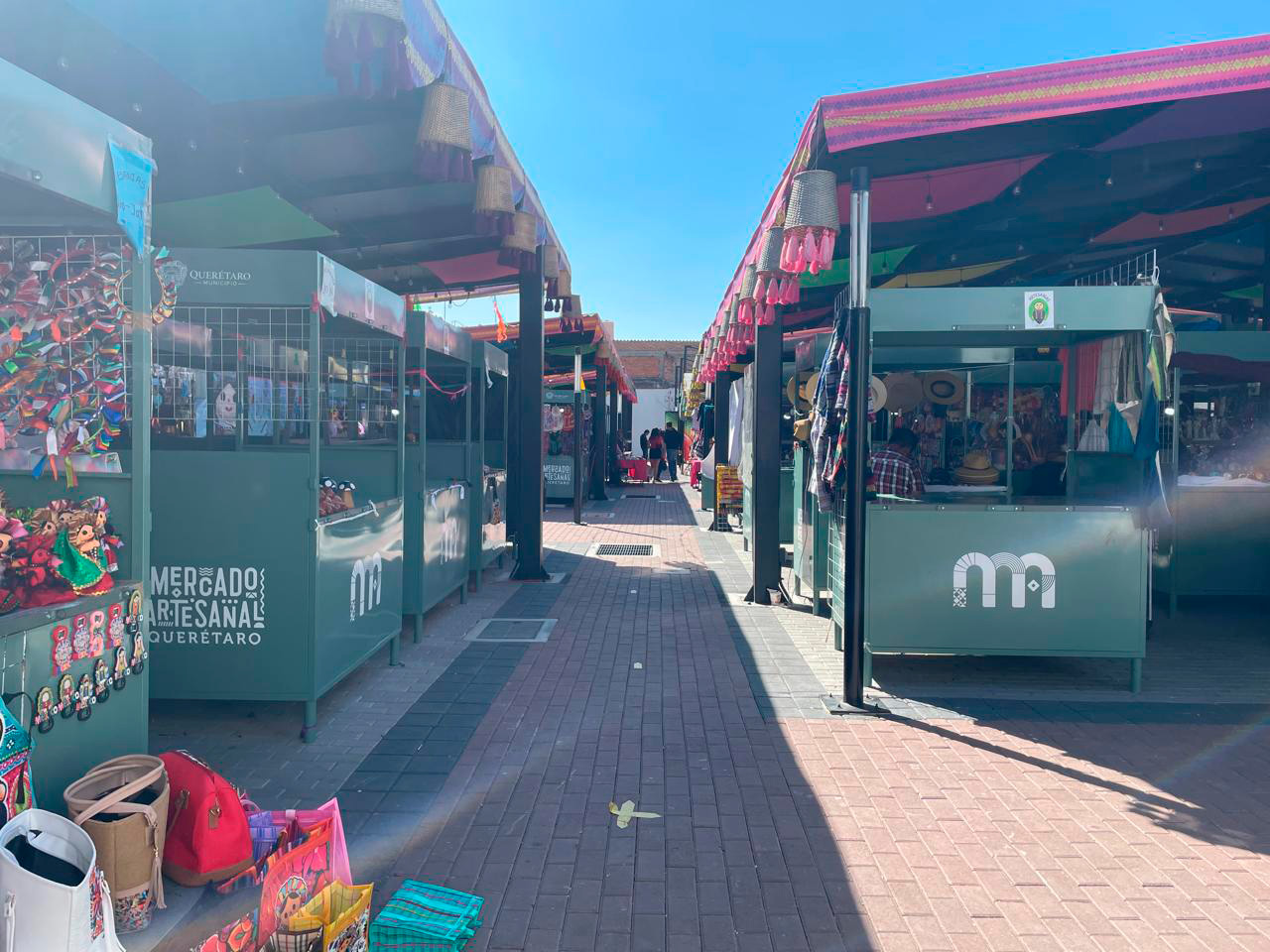 Baja afluencia de turistas  en el nuevo Mercado Artesanal. Foto: Berenice Santos