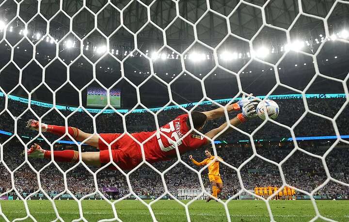 Emiliano Martínez firmó la victoria para Argentina