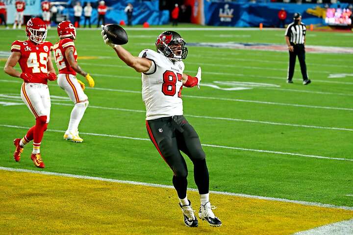 En el juego por el Trofeo Lombardi, 'Gronk' atrapó 6 pases para 67 yardas; 2 de touchdown