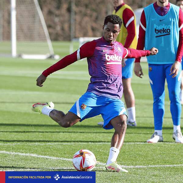 Ansu Fati, que no juega desde el pasado 6 de noviembre, está listo para reaparecer en el clásico