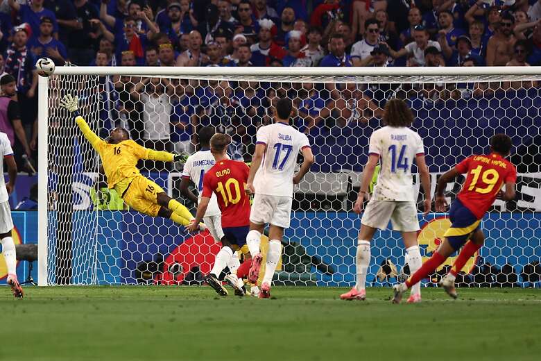 Lamine Yamal (16 años y 362 días) es el goleador más joven en TODA la historia de la Eurocopa.