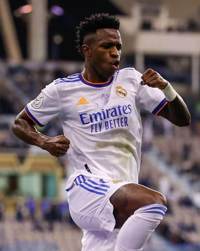 Vinícius Junior abrió el marcador en el clásico, a pase de Karim Benzema