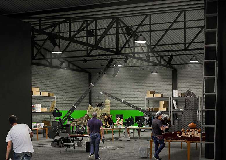 El taller cuenta con siete naves de tipo industrial.