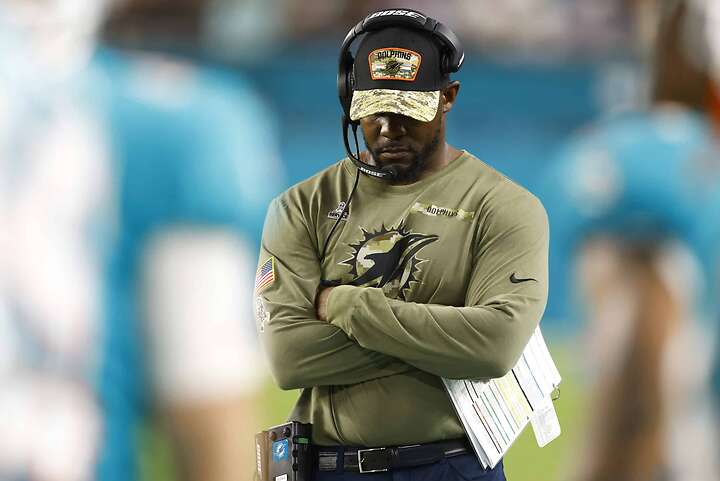 Brian Flores señaló a su exjefe Stephen Ross, dueño de los Miami Dolphins, por malas prácticas