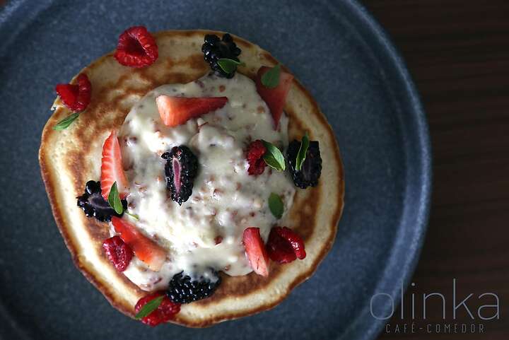 Una gran opción para salir a desayunar o de brunch en compañía de tu mascota es Olinka Cocina