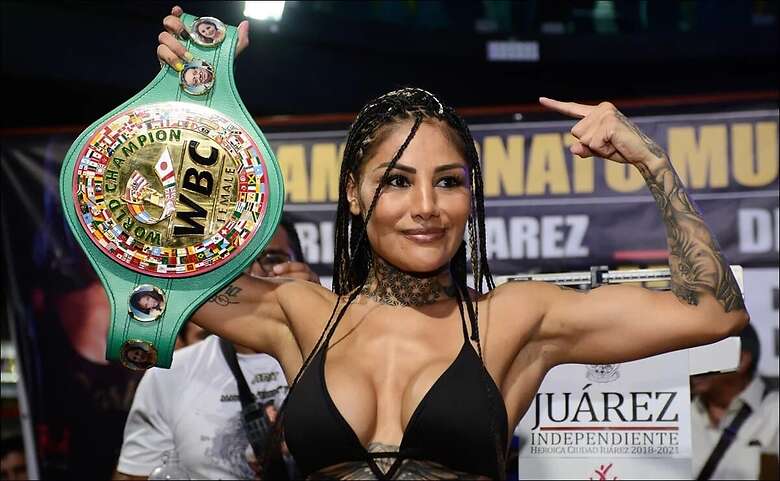 Mariana "Barbie" Juárez también participó en la clase masiva de boxeo