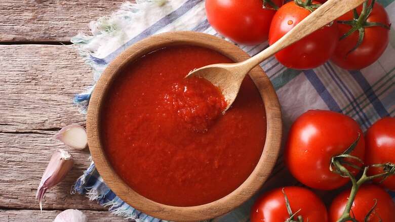 El tomate fue introducido en Europa por los españoles, quienes lo conocieron durante la conquista de Tenochtitlán