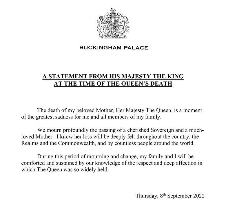 el rey Carlos externó su tristeza por el fallecimiento de su madre, la reina Isabel II