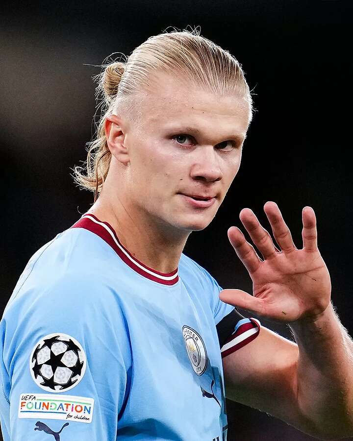 El juvenil de 22 años empató a Messi y a Luiz Adriano como los únicos futbolistas en anotar 5 veces en un partido de UCL