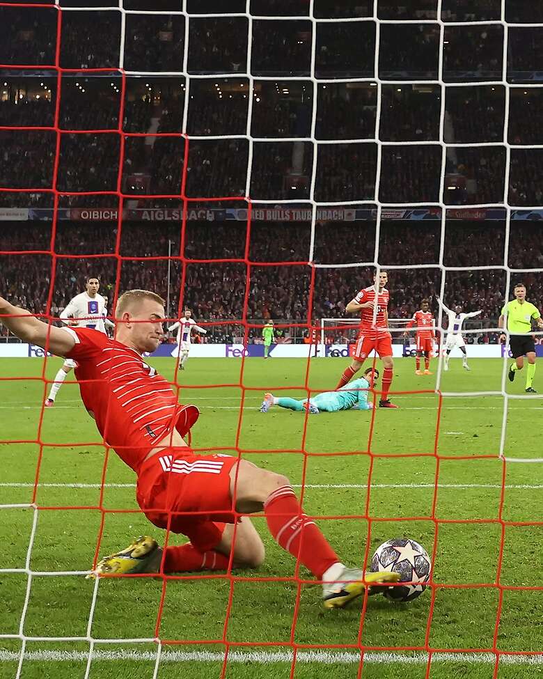 El defensa neerlandés evitó la anotación de Vitinha