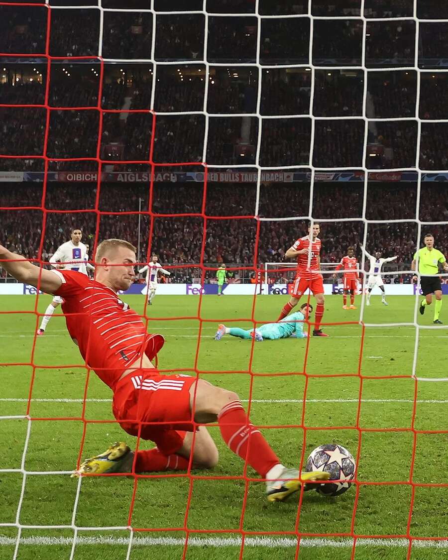 El defensa neerlandés evitó la anotación de Vitinha