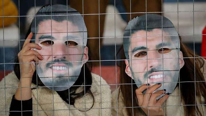 los aficionados del Nacional han realizado una campaña para convencer al goleador de que vuelva a vestir sus colores