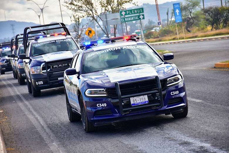 Las autoridades hicieron entrega de 45 camionetas Pick-Up, 12 motocicletas y 5 automóviles tipo Charger