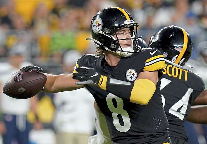 será cuestión de tiempo para que Kenny Pickett asuma las riendas de la ofensiva de los steelers