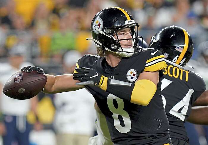 será cuestión de tiempo para que Kenny Pickett asuma las riendas de la ofensiva de los steelers