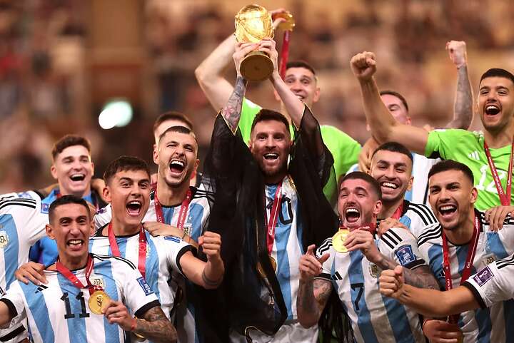 Lionel Messi levantó la Copa del Mundo en Qatar 2022