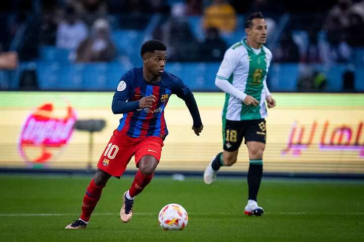 Ansu Fati volvió a marcar diferencia en la prórroga y Guardado se fue expulsado