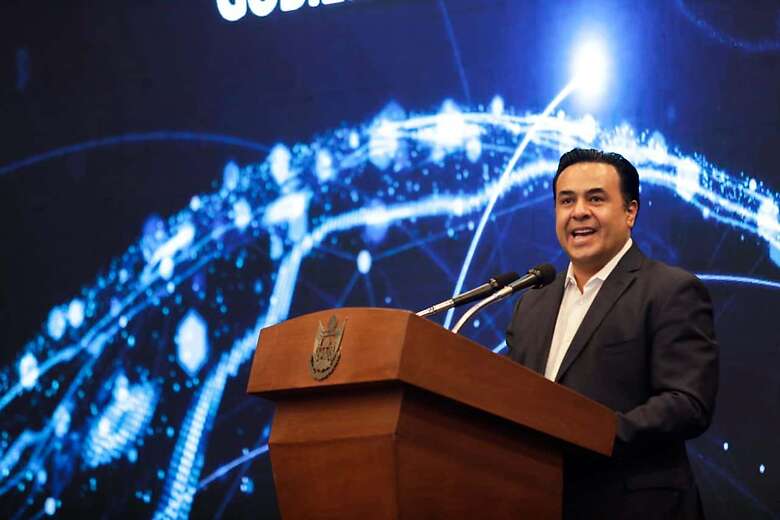 El alcalde capitalino agregó que con el programa de trabajo que presentó la Comisión Estatal de Gobierno Digital, se aumentará la productividad, agilizará y dinamizará la economía