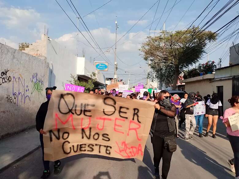 Mujeres exigieron justicia tras el feminicidio ocurrido en la colonia Felipe Carrillo Puerto. Foto: Nadia Bernal