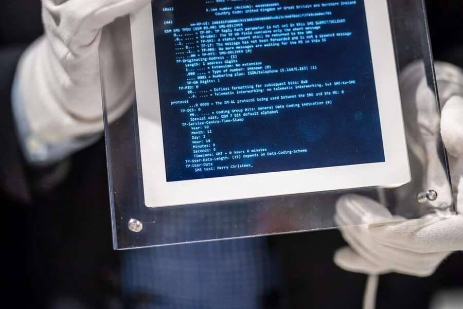 El primer SMS estaba compuesto de quince caracteres: "Merry Christmas"