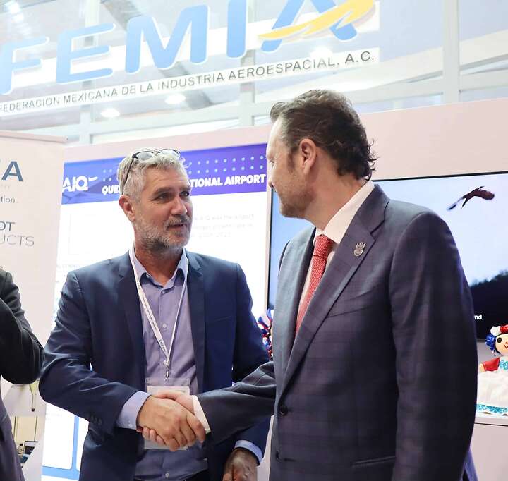 Mauricio Kuri González, fungió como testigo de honor de esta firma, la cual se realizó en el marco de la Farnborough International Airshow