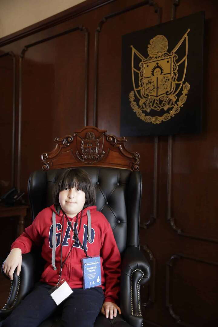 el niño gobernador del estado de Querétaro 2022, Brandon Yael Trejo Gil, expresó sentirse contento por formar parte de la administración estatal por un día