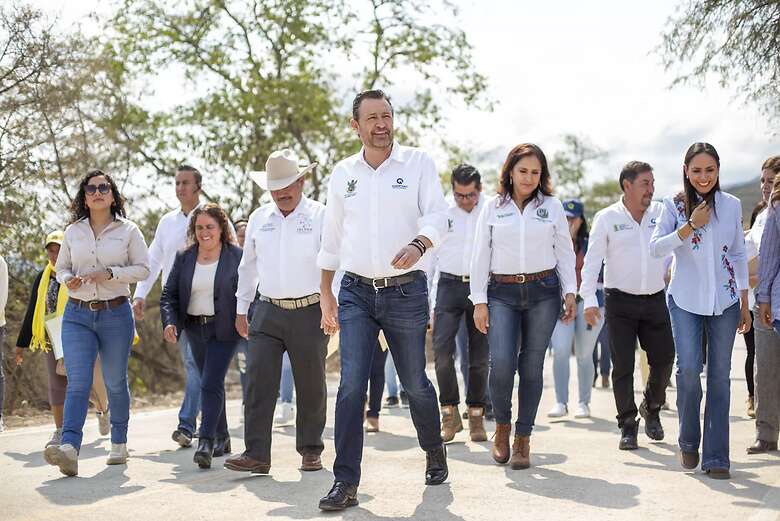Como parte de su gira de trabajo por la Sierra queretana, Kuri González visitó la localidad de El Rayo
