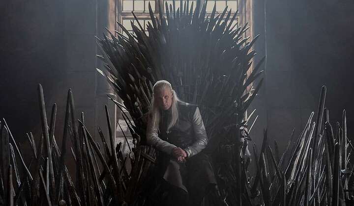 Daemon Targaryen, el hermano menor de Viserys, un personaje violento, sínico y descarado, que también es carismático y un gran guerrero