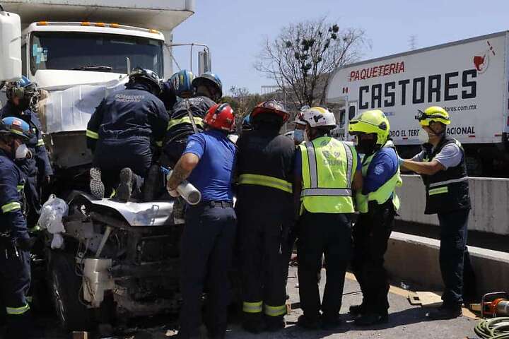 Una mujer murió como consecuencia del accidente en la carretera federal México-Querétaro. Foto: Especial