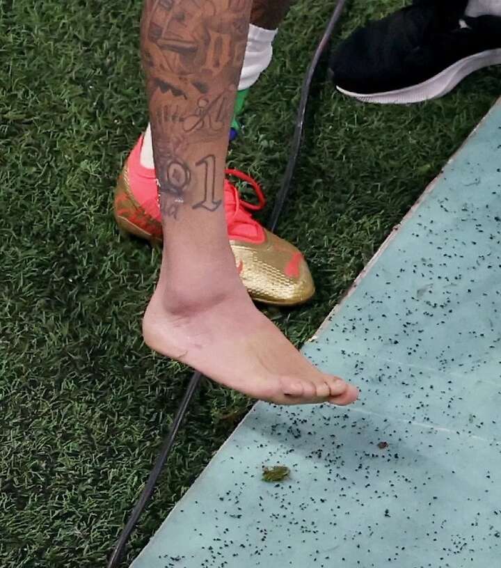 Neymar recibió 9 faltas en el partido contra Serbia