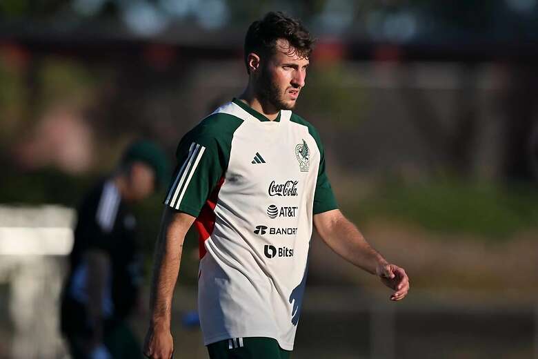 Santi Giménez, el actual goleador de la Europa League, no estará en el Mundial