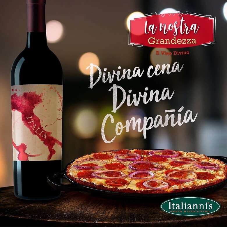 Italianni's ofrece un ambiente ítalo desde la decoración, sus mesas y platillos