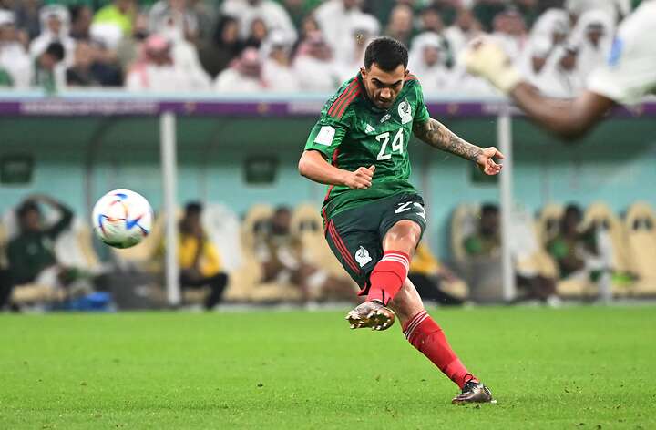 Luis Chávez anotó un golazo de tiro libre