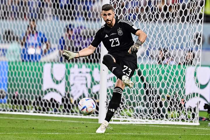 Unai Simón le abrió la puerta a los nipones