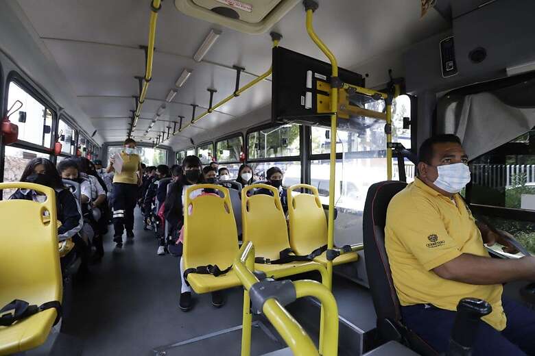 Los programas de Transporte Escolar Gratuito y Transporte Universitario Gratuito permitieron que 3 mil 553 estudiantes en 70 unidades se trasladaran de su casa a la escuela y de regreso