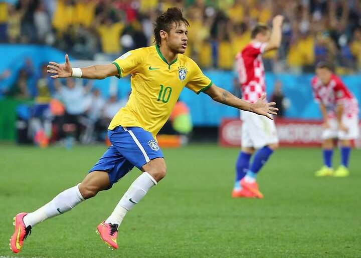En 2014, Neymar colaboró con un doblete para derrotar 3-1 a los croatas
