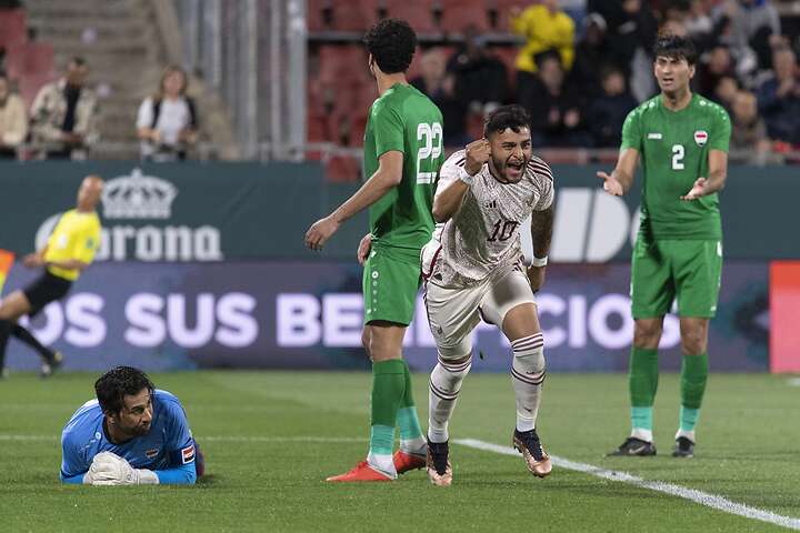 Alexis Vega se barrió para llegar a la pelota y de pierna derecha poner el 1-0