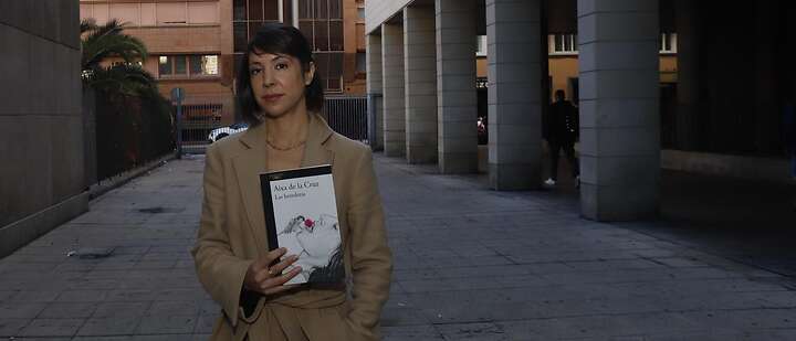 Aixa de la Cruz (publica 'Las herederas'): "Todo el consumo en el capitalismo acaba siendo utilizado por el sistema"