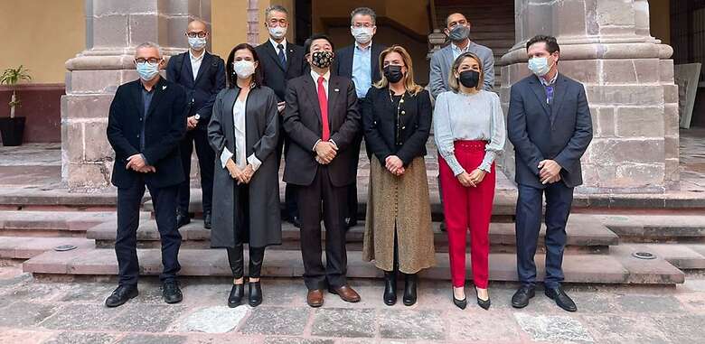 El cónsul general de Japón en León, Guanajuato, visitó el Centro de las Artes de Querétaro. Foto: Especial