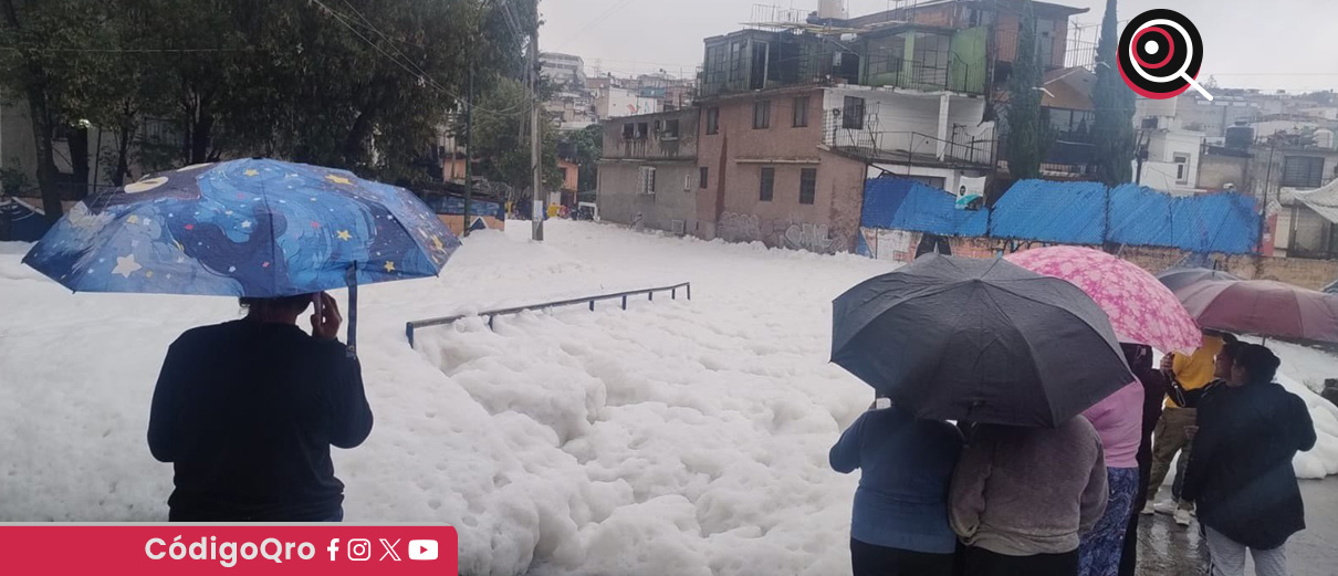 El municipio de Naucalpan resultó inundado por aguas negras y espuma residual. Foto: Especial