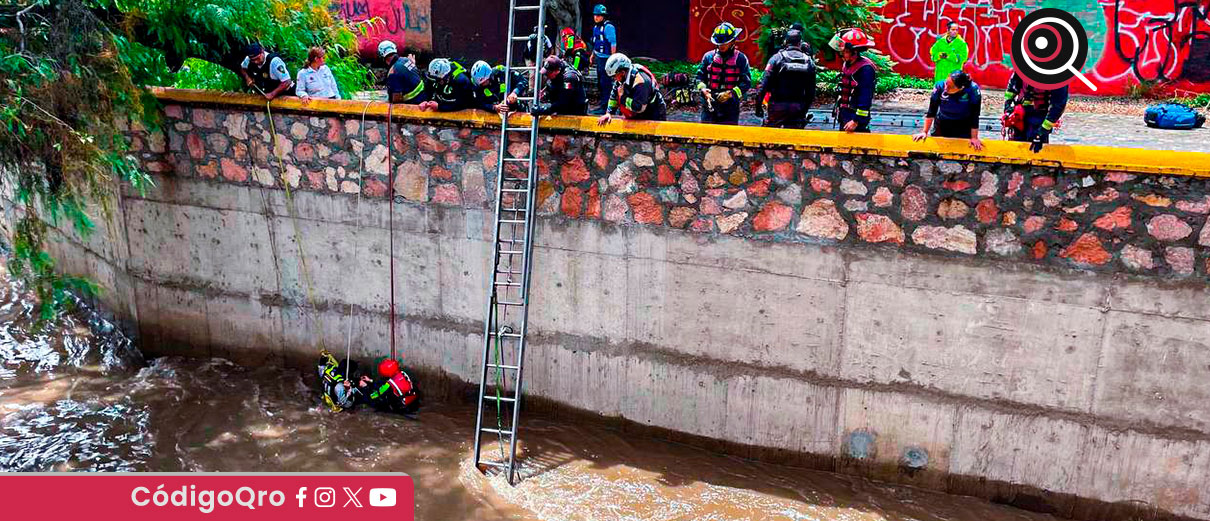 Protección Civil informó que rescataron a una persona que cayó al dren pluvial en la zona del Río Querétaro