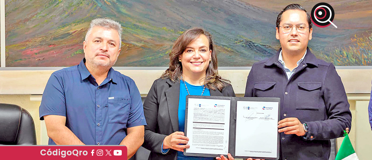 El presidente municipal de Corregidora, Chepe Guerrero, firmó un convenio de colaboración con la UAQ. Foto: Especial