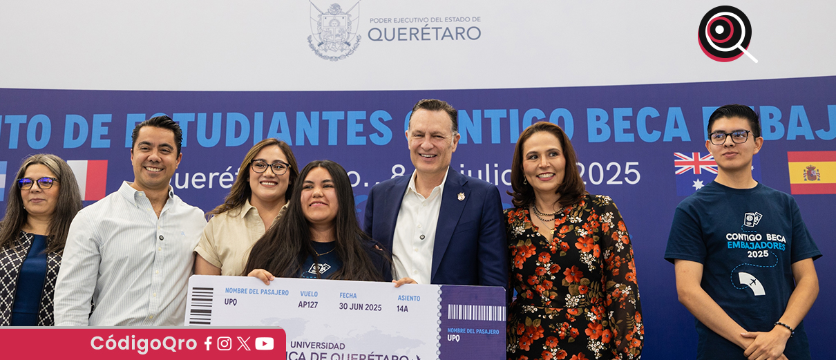 El gobernador de Querétaro, Mauricio Kuri, abanderó a 326 estudiantes beneficiarios con la Beca Embajadores 2025. Foto: Especial