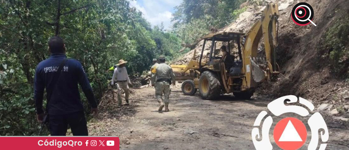 Un derrumbre bloqueó el camino hacia la comunidad de Chuveje en Pinal de Amoles. Foto: Especial