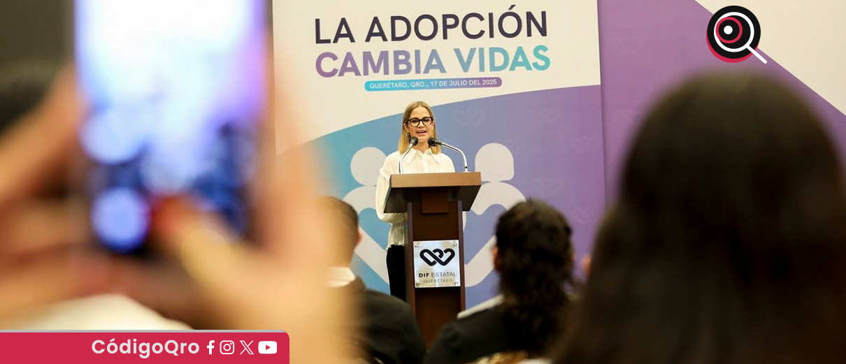 La presidenta del DIF Estatal Querétaro, Car Herrera, encabezó el taller informativo para solicitantes de adopción. Foto: Especial