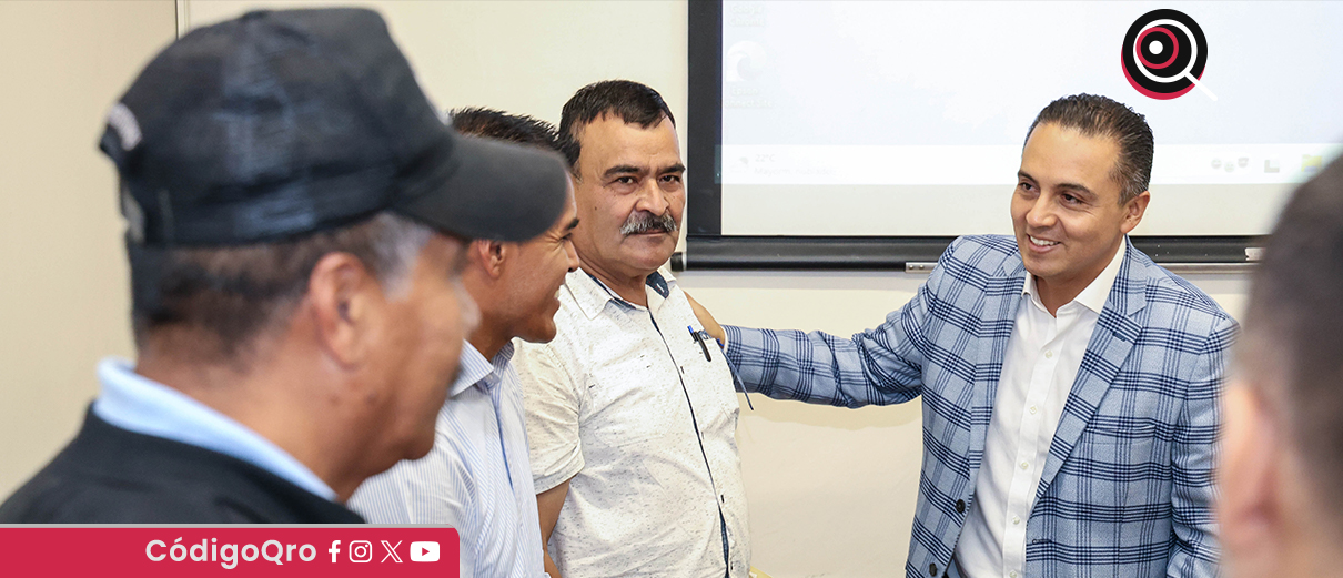 El secretario de Gobierno del estado de Querétaro, Erick Gudiño, sostuvo un encuentro con representantes de la comunidad de Maconí. Foto: Especial