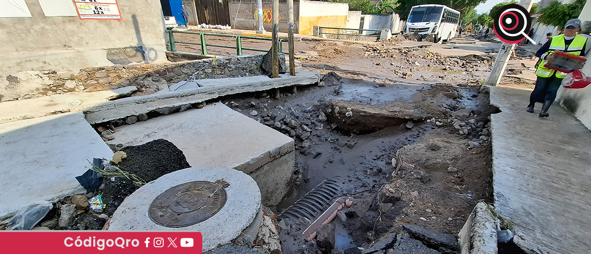 Una lluvia torrencial destruyó la calle Obreros, en la colonia Peñuelas. Foto: Mauricio Hernández