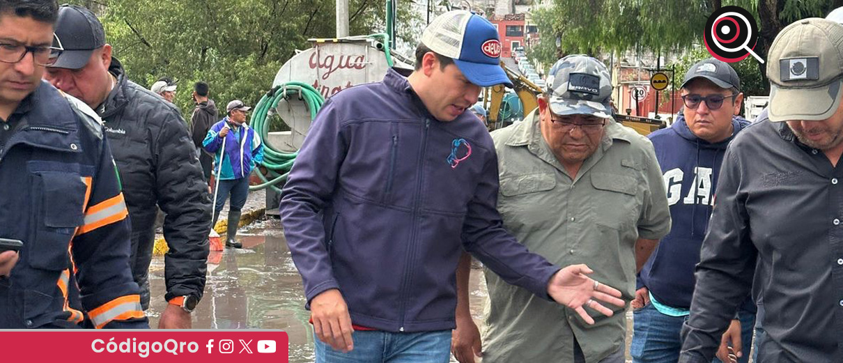 El presidente municipal de El Marqués, Rodrigo Monsalvo, supervisó las acciones de limpieza y reparación en La Cañada. Foto: Especial