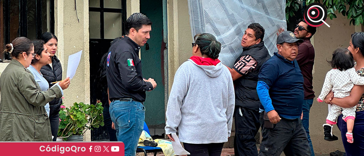 Rodrigo Monsalvo Castelán encabezó la entrega de apoyos a familias afectadas por las lluvias recientes en la comunidad de La Cañada / Foto: Cortesía